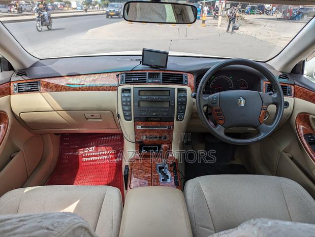 Toyota Crown Royale 2005 Off white