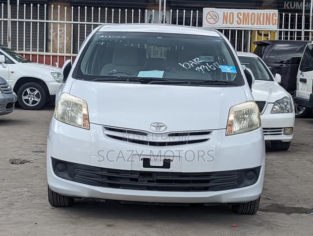 Toyota Passo Sette 2009 Off white