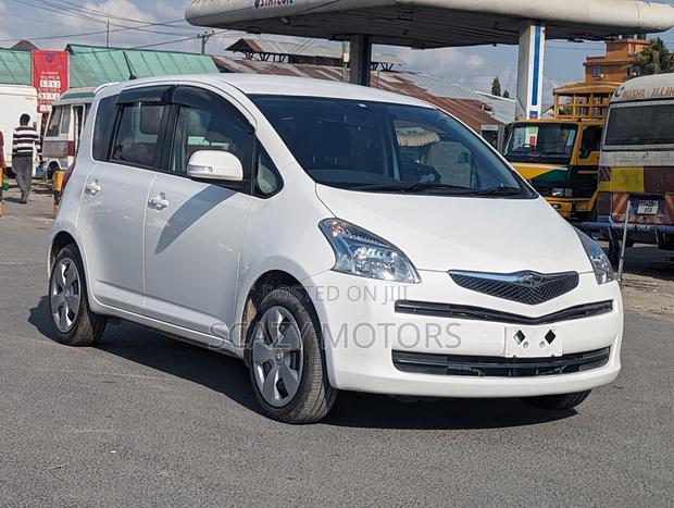 Toyota Ractis 2006 White