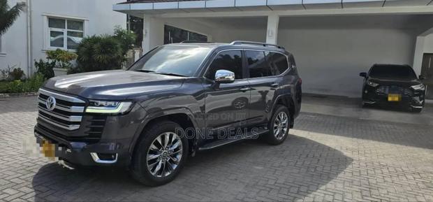 Toyota Land Cruiser 2023 Gray