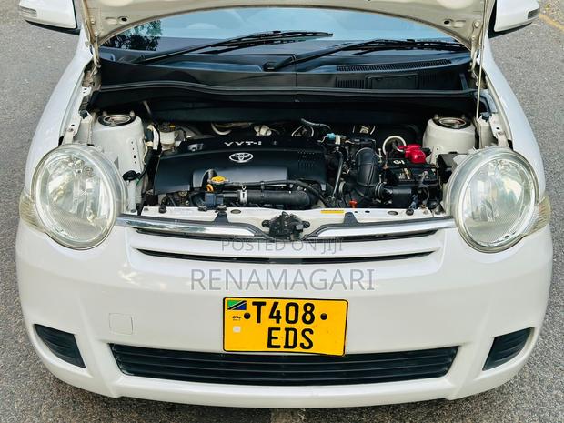 Toyota Sienta 2006 White