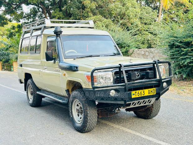 Toyota Land Cruiser 1998 Beige