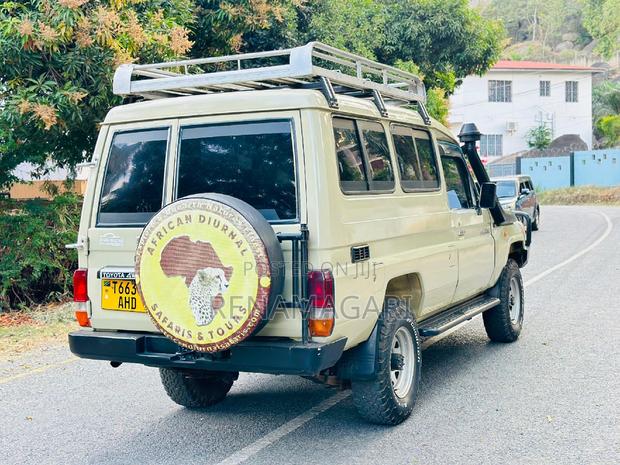 Toyota Land Cruiser 1998 Beige