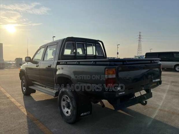 Toyota Hilux 1997 Gray