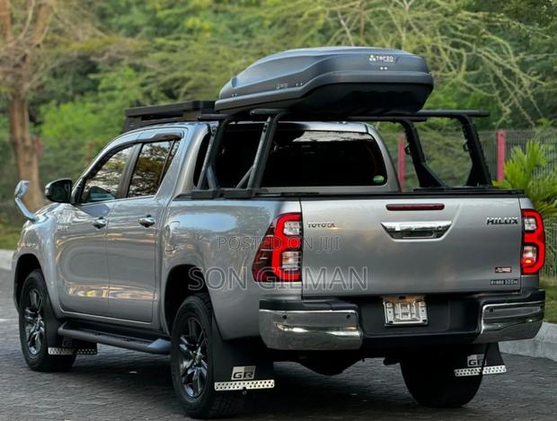 Toyota Hilux 2021 Gray