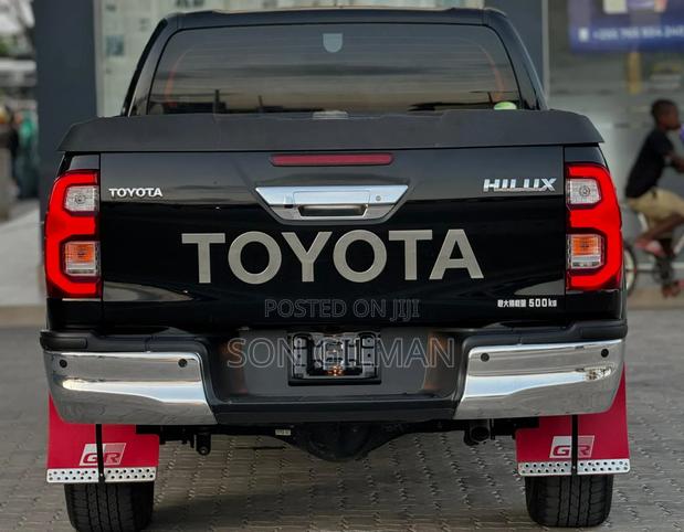 Toyota Hilux 2021 Black