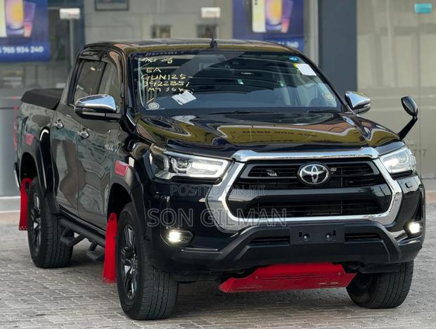 Toyota Hilux 2021 Black