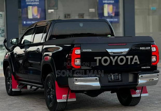 Toyota Hilux 2021 Black