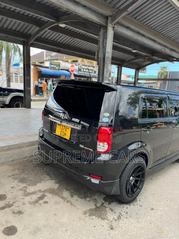 Toyota Corolla Rumion 2009 Black