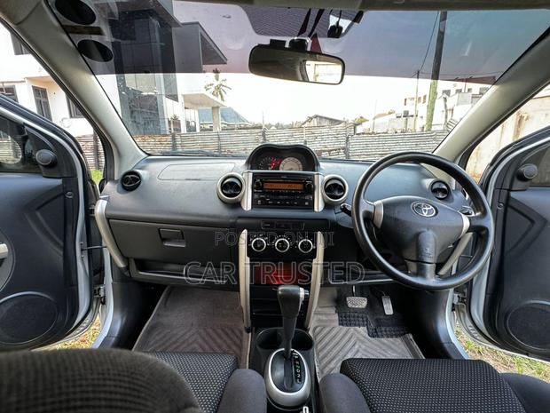 Toyota IST 2004 Silver