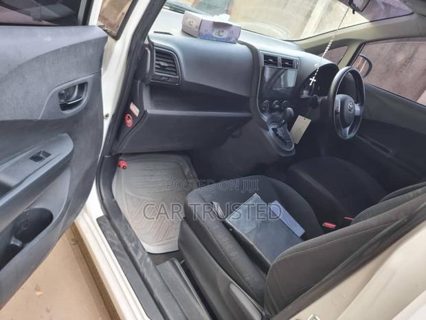 Toyota Ractis 1.3 FWD 2008 White