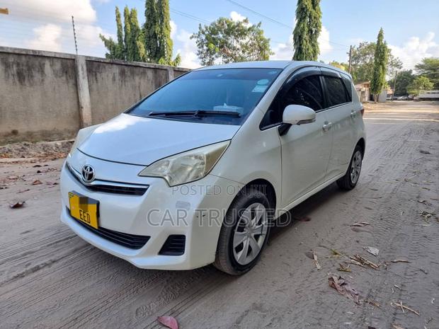 Toyota Ractis 1.3 FWD 2008 White