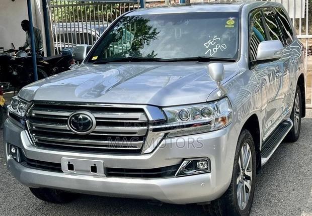 Toyota Land Cruiser 2018 Silver