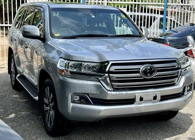 Toyota Land Cruiser 2018 Silver