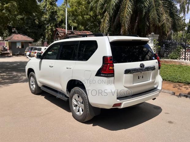 Toyota Land Cruiser Prado 2018 White