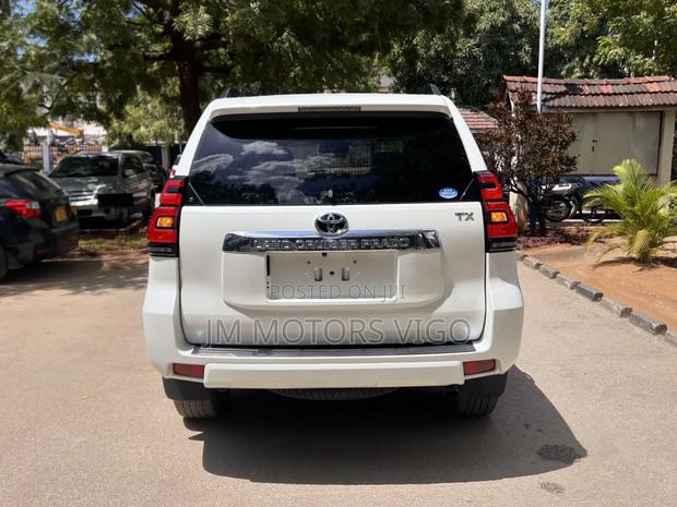 Toyota Land Cruiser Prado 2018 White