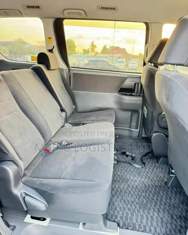 Toyota Noah 2008 Gray