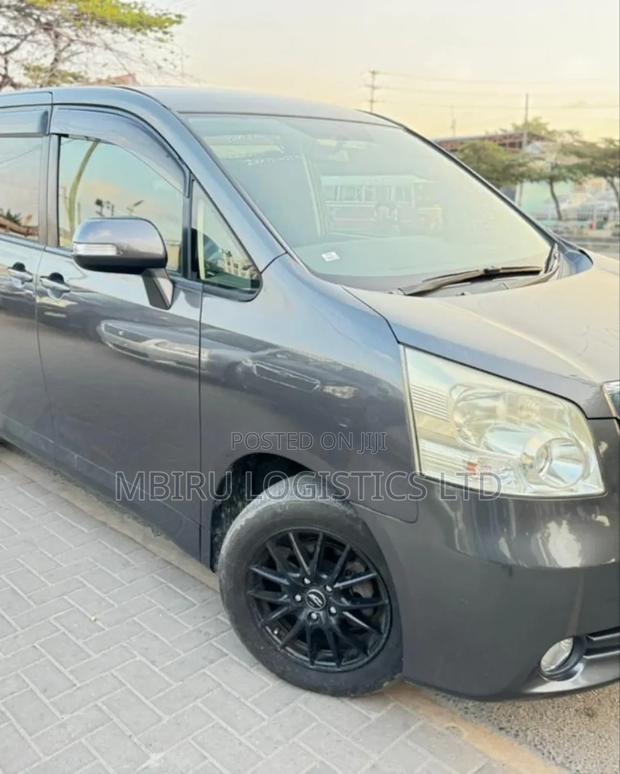 Toyota Noah 2008 Gray