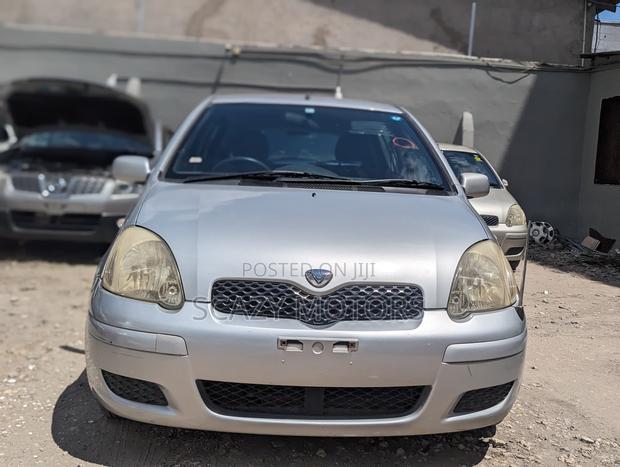 Toyota Vitz 2001 Silver