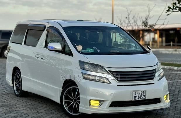 Toyota Vellfire 2010 White