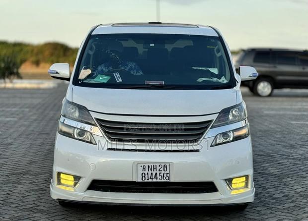 Toyota Vellfire 2010 White
