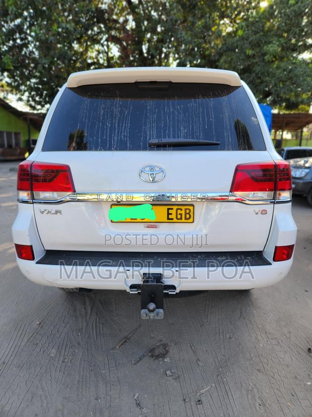 Toyota Land Cruiser 2017 White