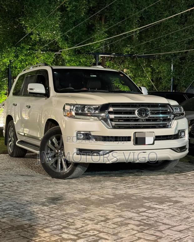 Toyota Land Cruiser 4.6 V8 ZX 2018 Pearl