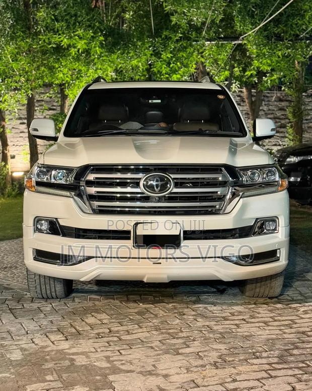 Toyota Land Cruiser 4.6 V8 ZX 2018 Pearl