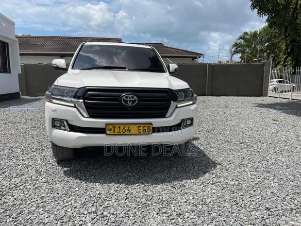 Toyota Land Cruiser 2017 White
