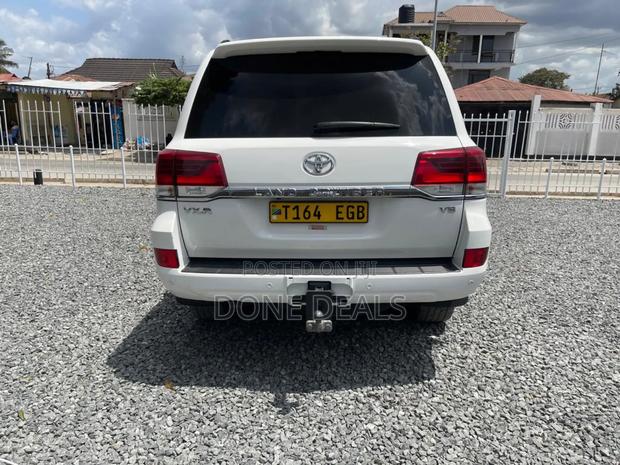 Toyota Land Cruiser 2017 White