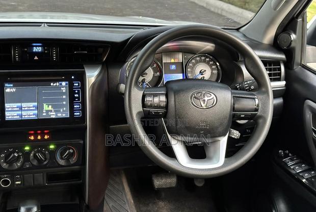Toyota Fortuner 2.4 D RWD 2018 White