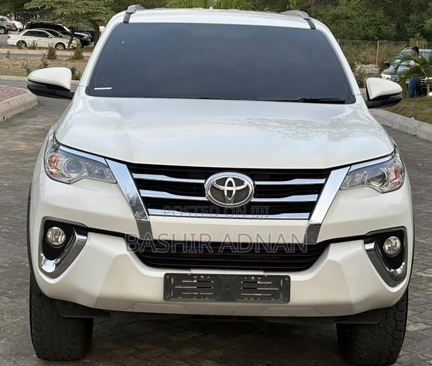 Toyota Fortuner 2.4 D RWD 2018 White