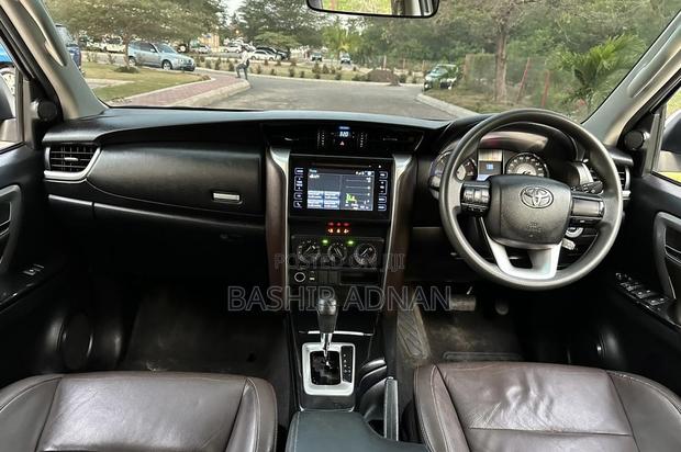Toyota Fortuner 2.4 D RWD 2018 White