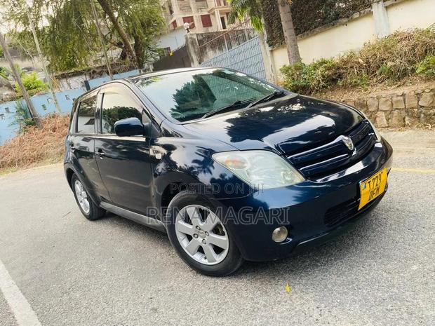 Toyota IST 2004 Matt Black