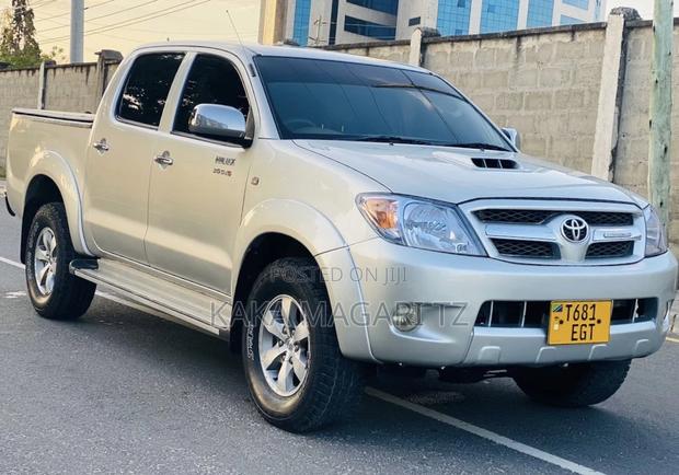 Toyota Hilux 2007 Gold