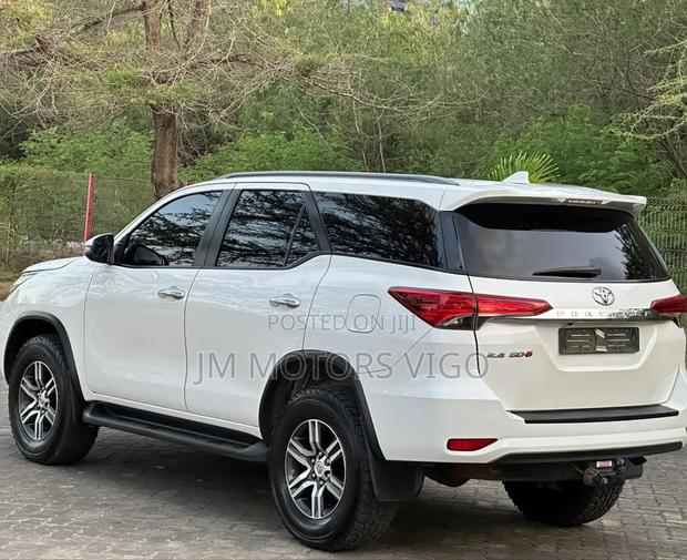 Toyota Fortuner 2018 Pearl