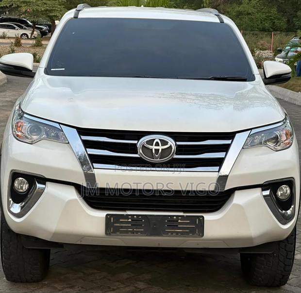 Toyota Fortuner 2018 Pearl