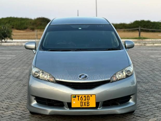 Toyota Wish 2010 Silver