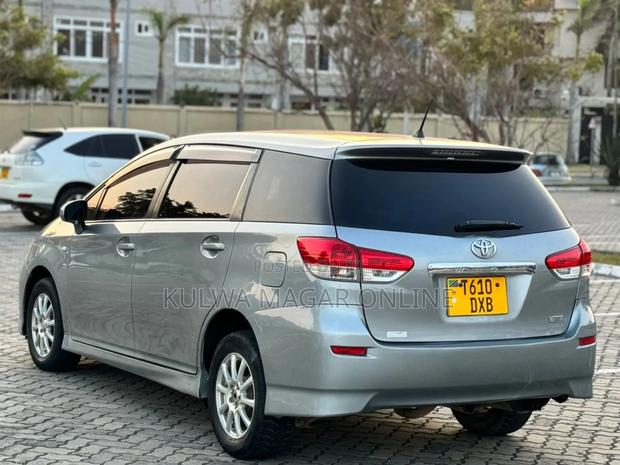 Toyota Wish 2010 Silver