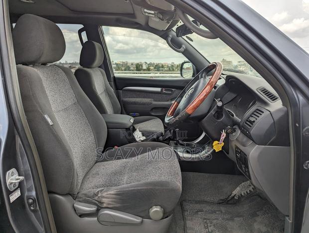 Toyota Land Cruiser Prado 2006 Gray