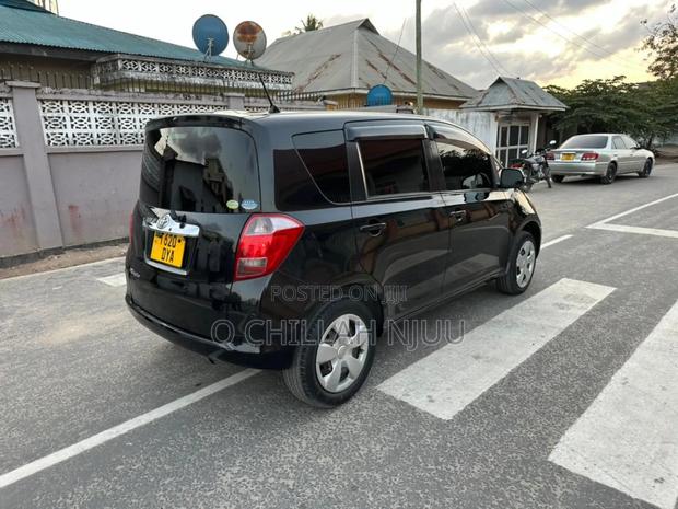 Toyota Ractis 2006 Black