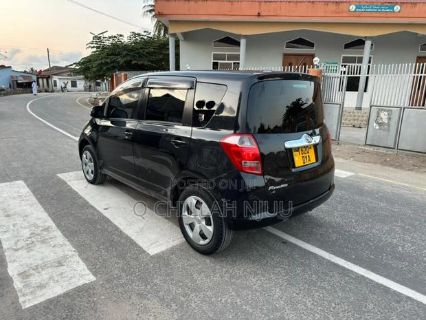Toyota Ractis 2006 Black