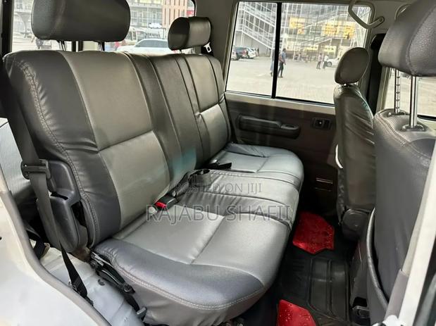 Toyota Land Cruiser 2015 White