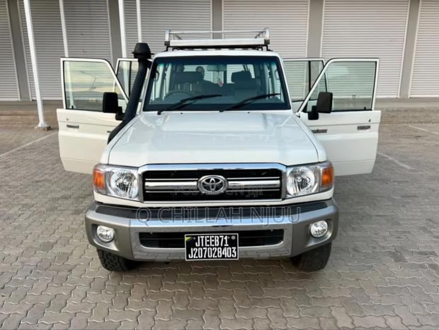 Toyota Land Cruiser 2015 White