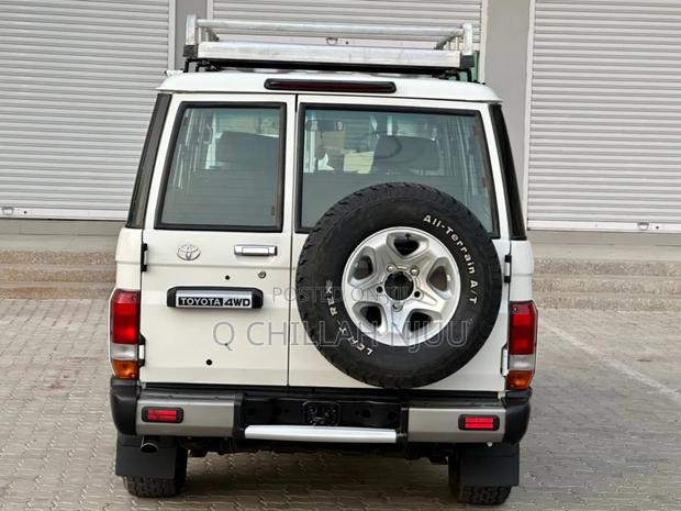 Toyota Land Cruiser 2015 White