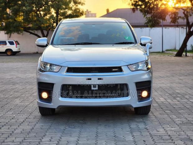 Mitsubishi Outlander SE 2010 Silver
