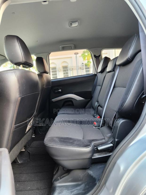 Mitsubishi Outlander SE 2010 Silver