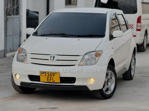 Toyota IST 2004 White