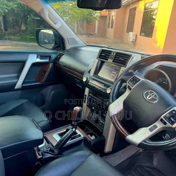 Toyota Land Cruiser Prado 2012 Gray