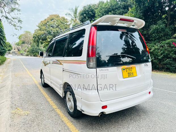 Toyota Noah 2006 White